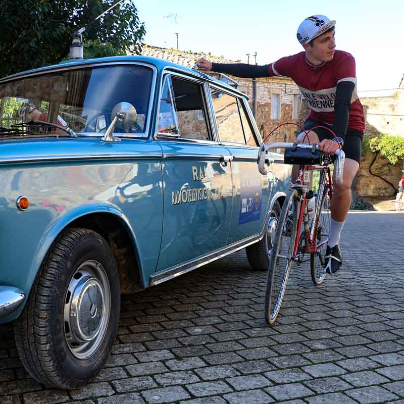 La Fiat 1500 Berlina un'icona del Giro d'Italia rivive all'Eroica
