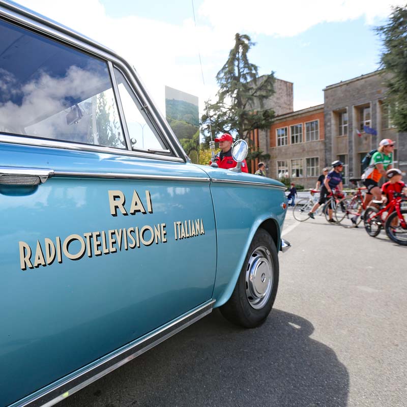 La Fiat 1500 Berlina un'icona del Giro d'Italia rivive all'Eroica