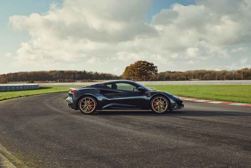 Lotus Emira Limited Edition una serie ispirata alle corse