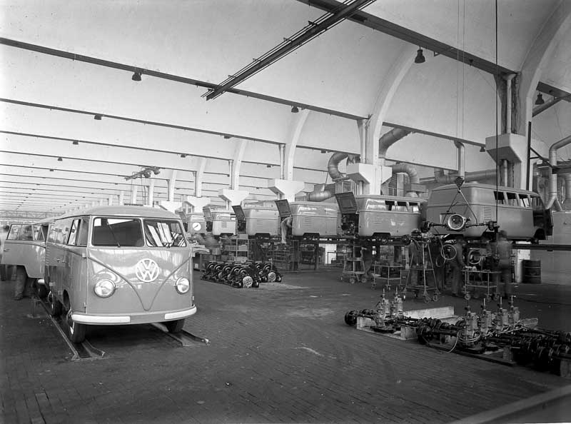 75 anni di Volkswagen Bulli la storia e il futuro di un'icona