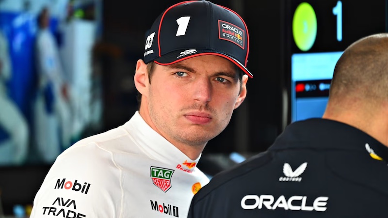 Hamilton trionfa nella Sprint Race in Cina Ferrari ritrova la grinta