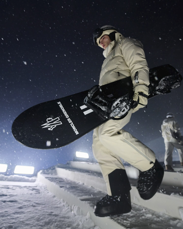 Moncler Grenoble regala un'esperienza esclusiva a Courchevel una sfilata sotto la neve
