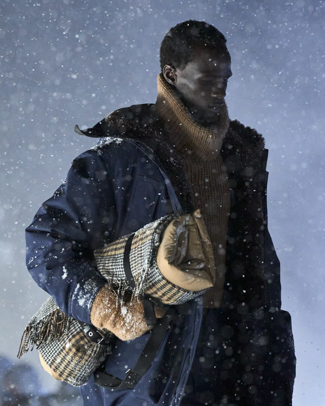 Moncler Grenoble regala un'esperienza esclusiva a Courchevel una sfilata sotto la neve