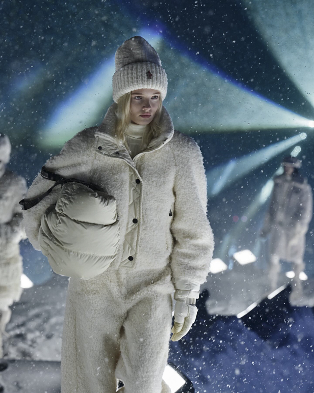 Moncler Grenoble regala un'esperienza esclusiva a Courchevel una sfilata sotto la neve