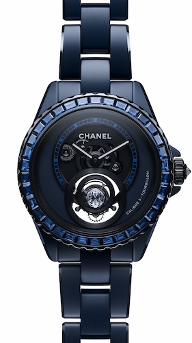 Chanel J12 per il suo 25° anniversario l'orologio si tinge di blu opaco 