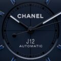 Chanel J12 per il suo 25° anniversario l'orologio si tinge di blu opaco