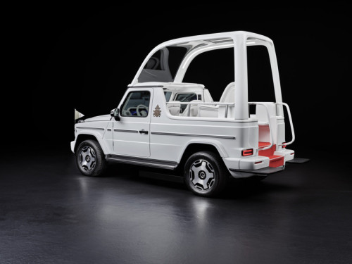 La Papa mobile di Papa Francesco una Mercedes blindata