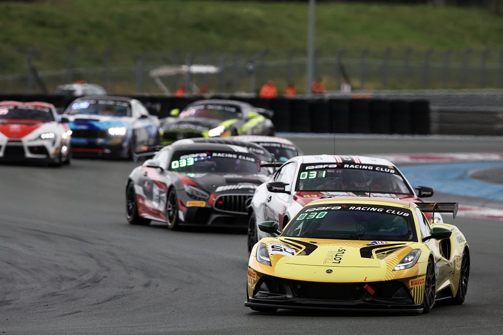 GT4 European Series: il Paul Ricard si tinge a Stelle e Strisce, PB Racing subito a punti