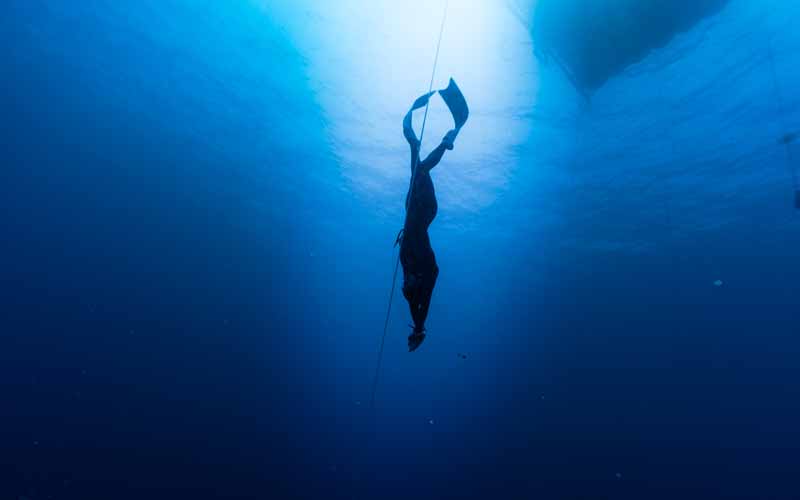 Alessia Zecchini: la regina dell’apnea conquista il record con un tuffo a -113 metri