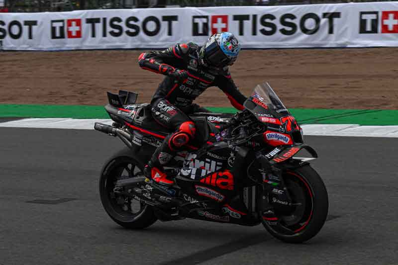 Bezzecchi vince a Silverstone in una gara pazza tra sorpassi e colpi di scena