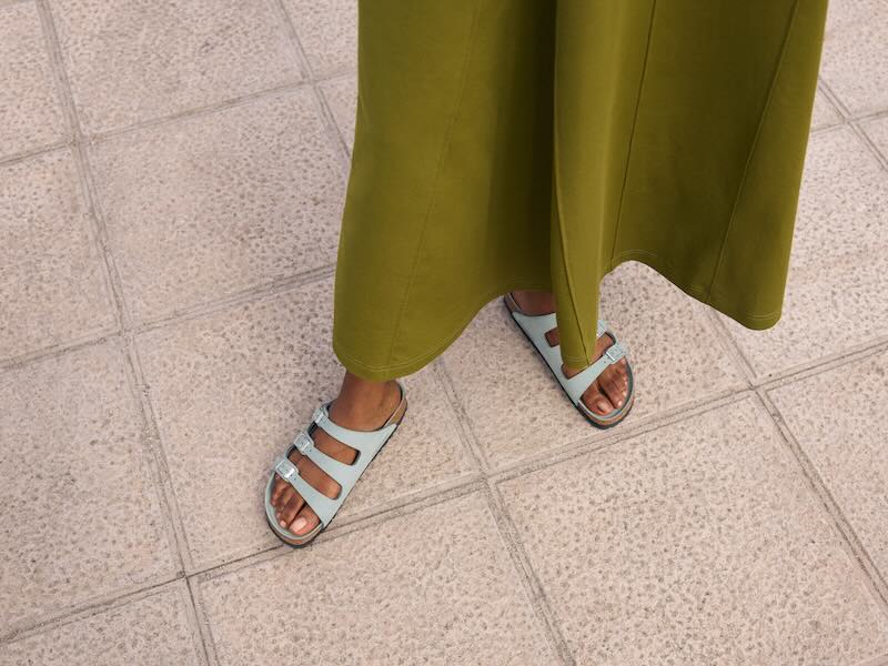 Birkenstock rivisita l’iconico sandalo Florida per l’estate 2025