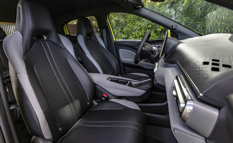 BYD DOLPHIN SURF lo stile urbano dell’auto elettrica