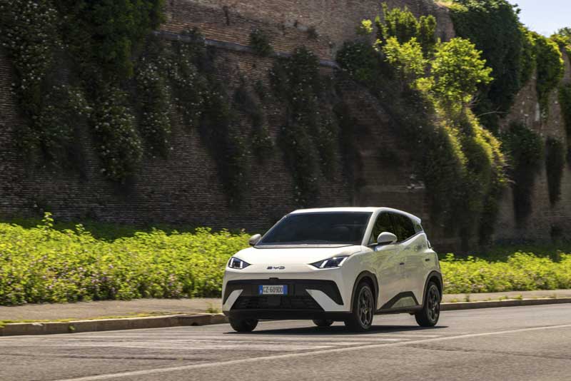 BYD DOLPHIN SURF lo stile urbano dell’auto elettrica