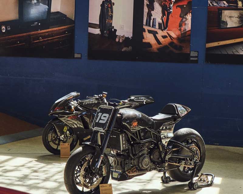 Wheels and Waves Biarritz la libertà tra moto, surf e skate