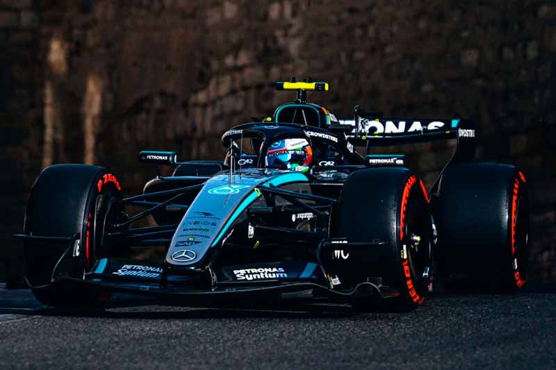 Libere 2 GP Baku Russell primo, Antonelli recupera dopo il guasto. Verstappen precede le Ferrari