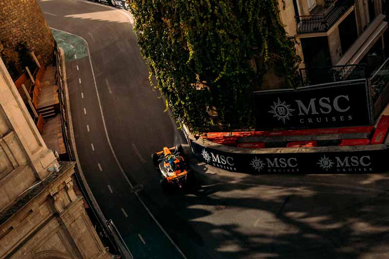 Pole position per Russell al GP d’Azerbaijan Leclerc secondo, Antonelli fermato dal muro