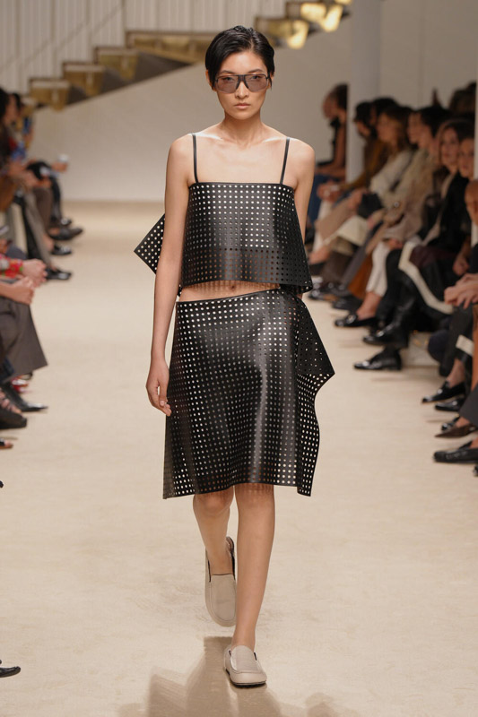 Tod’s Primavera Estate 2027: trench in pelle e mocassini interpretano lo stile italiano