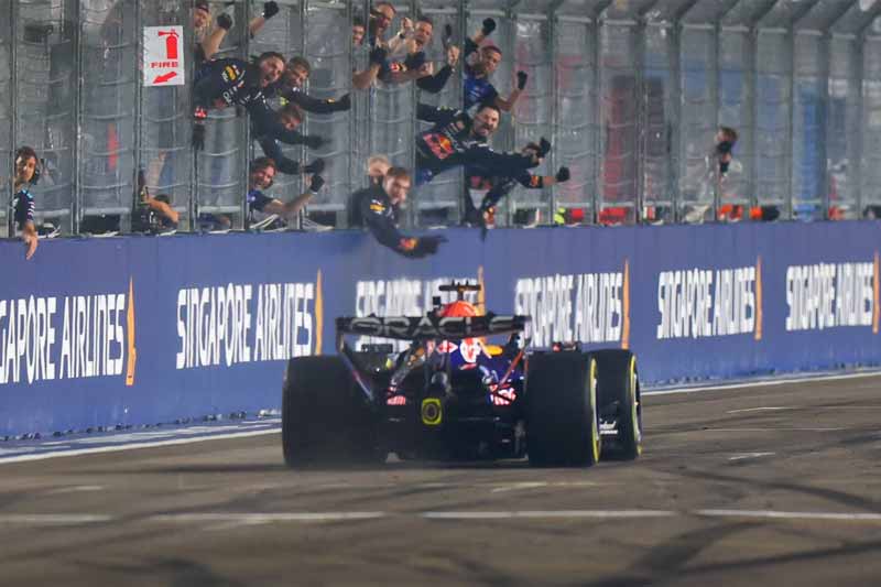 GP di Singapore: Verstappen vince, Kimi Antonelli sul podio avvicina il Mondiale