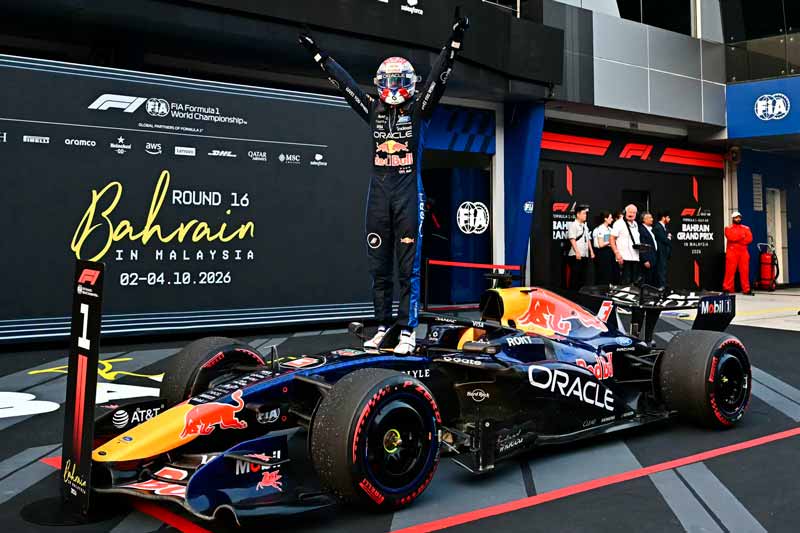 Max Verstappen vince a Sepang: Antonelli secondo, Hamilton rimonta fino al podio
