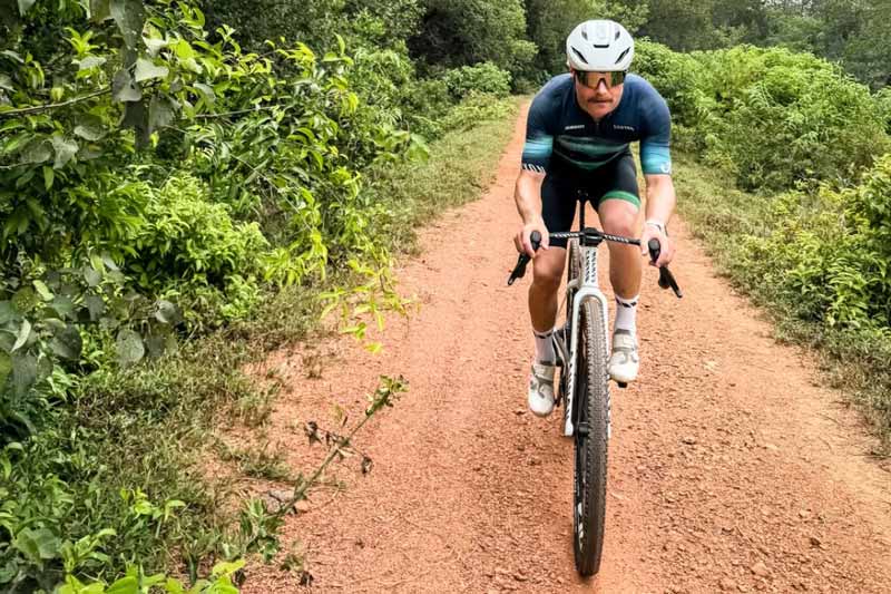 Valtteri Bottas, dalla Cadillac alla bici: 350 chilometri verso Singapore